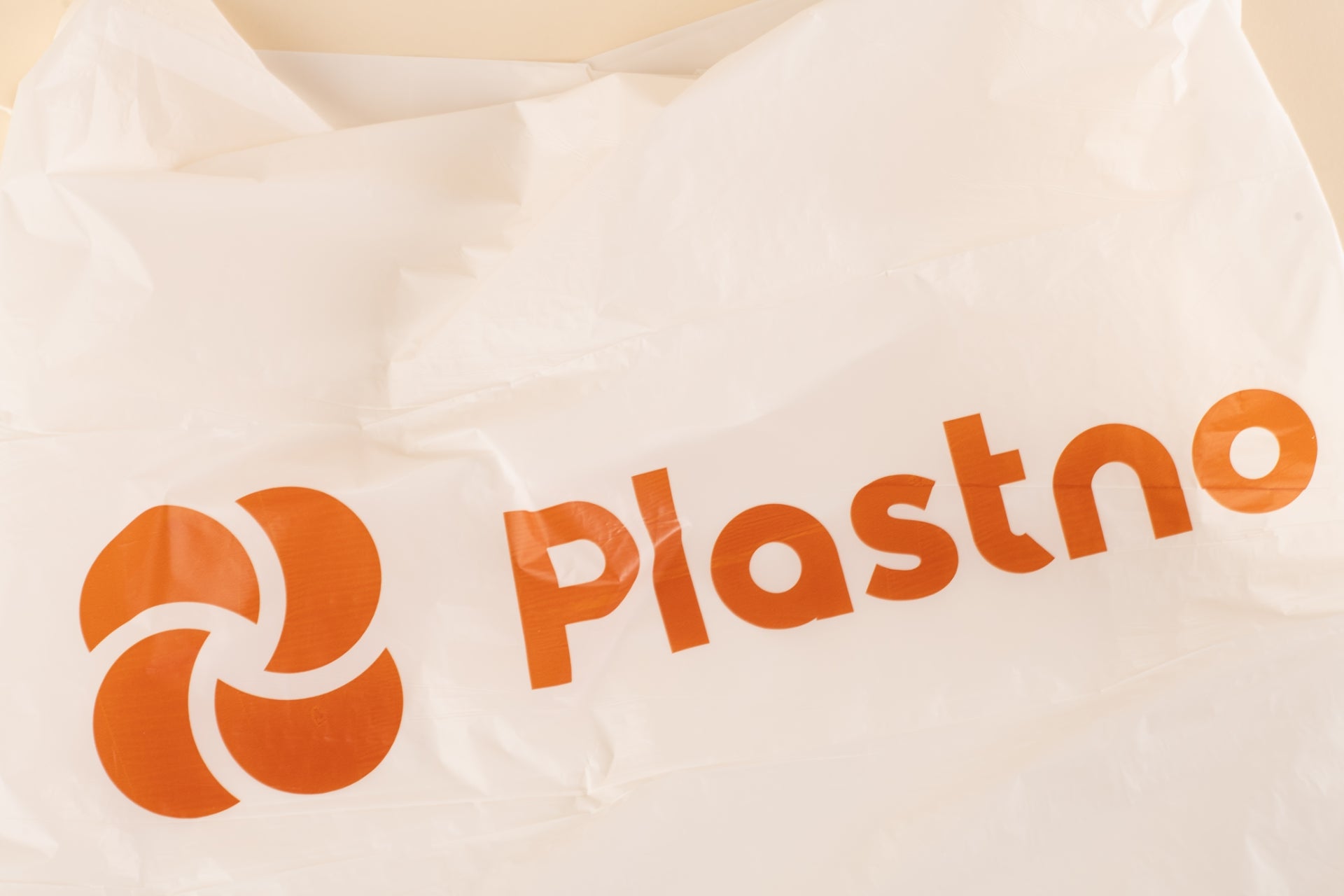 Stretching a Plastno compostable garbage bag